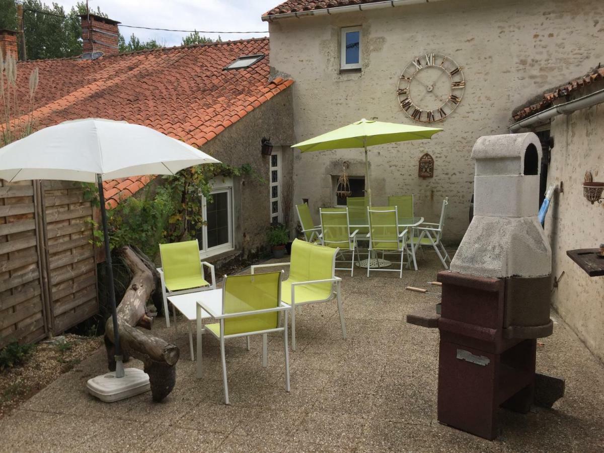 La Caillère Le Gite Au Coin Des Abeilles מראה חיצוני תמונה