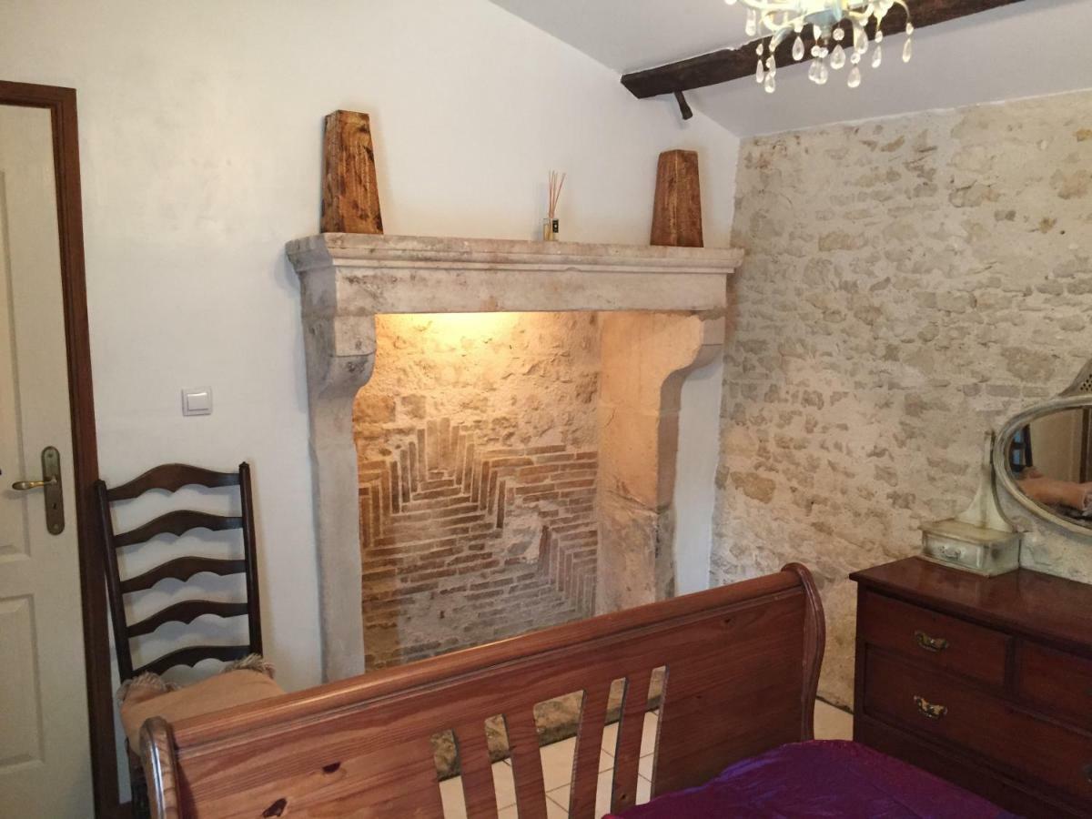 La Caillère Le Gite Au Coin Des Abeilles מראה חיצוני תמונה