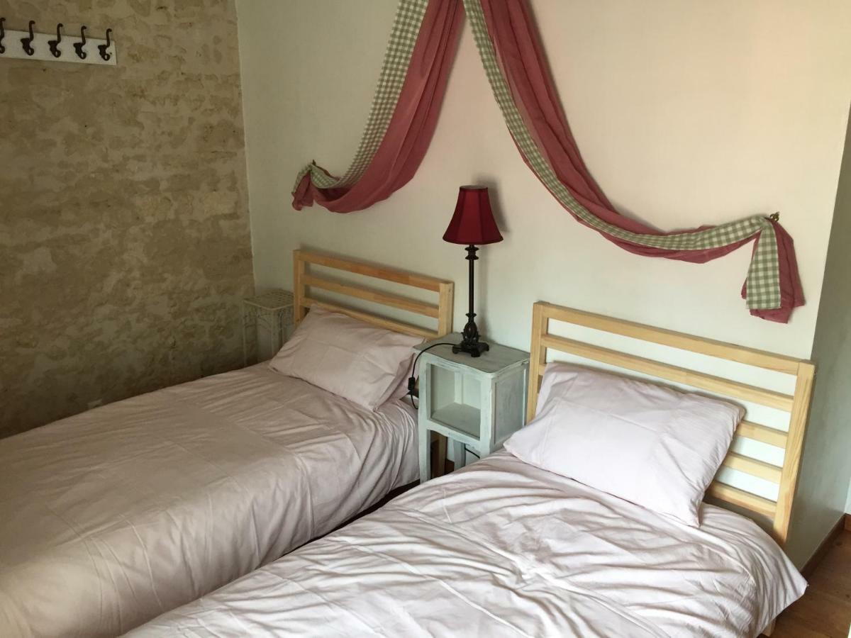 La Caillère Le Gite Au Coin Des Abeilles מראה חיצוני תמונה